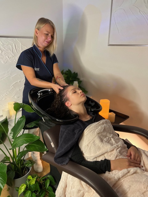 HEAD SPA procedúra - rituál pre vlasy a vnútorný pokoj HEAD SPA procedúra - rituál pre vlasy a vnútorný pokoj